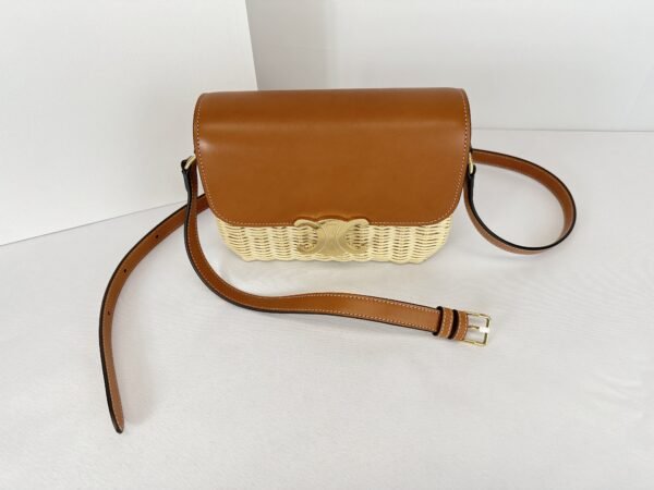 CELINE Teen Triomphe Bag in Wicker and Natural Calfskin.