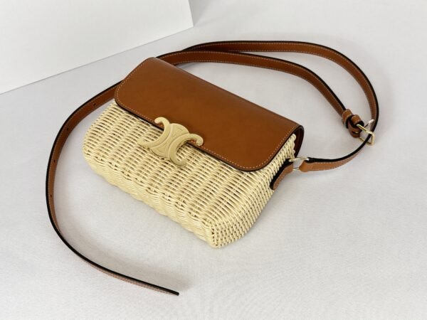 CELINE Teen Triomphe Bag in Wicker and Natural Calfskin.
