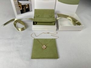 Van Cleef Arpels 2025 Holiday Pendant