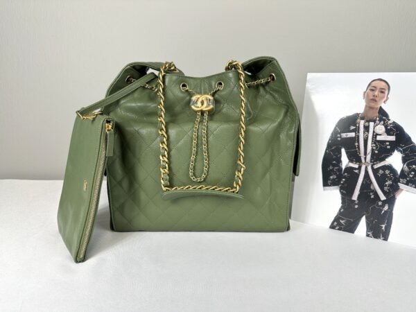 Chanel 25B Green Caviar Medium 25 Hobo Bag