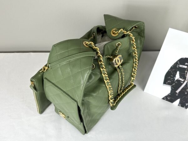 Chanel 25B Green Caviar Medium 25 Hobo Bag